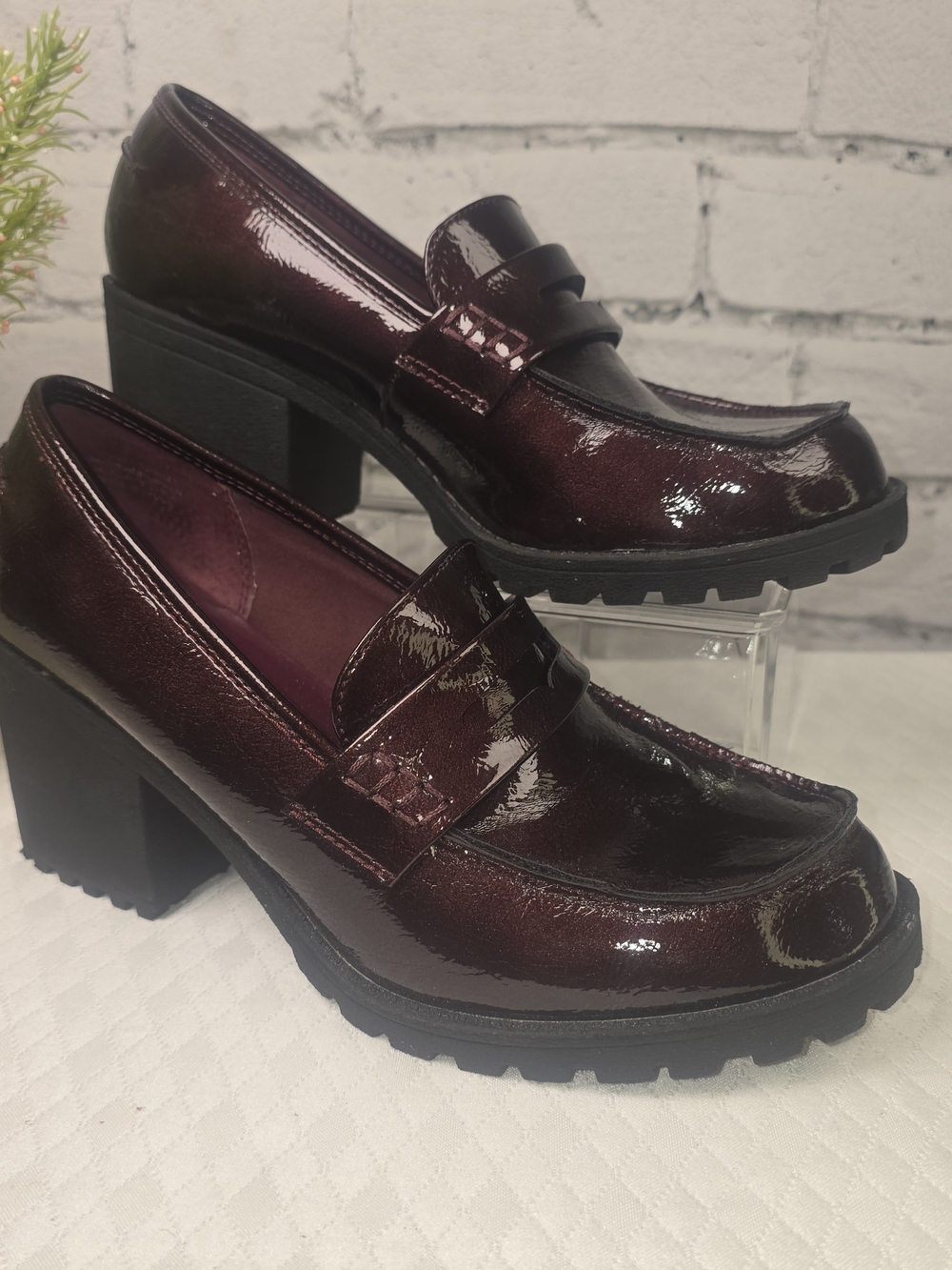 TRUE CRAFT LUG SOLE HEELED LOAFERS RETRO DEEP BURGUNDY WINE FAUX PATENT 9